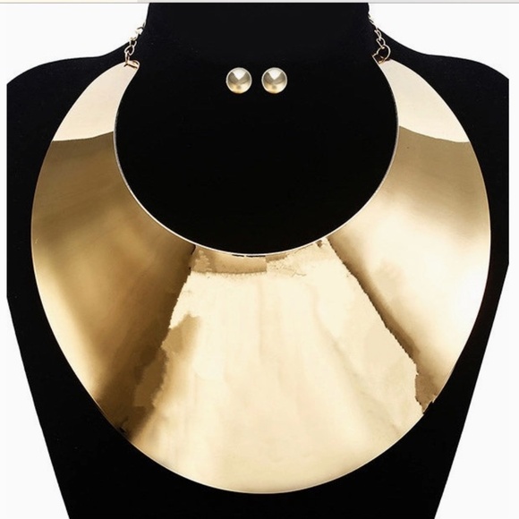 3 Piece Gold Oversized Statement Choker Necklace with Cuff Bracelet & Earrings. - Picture 3 of 3